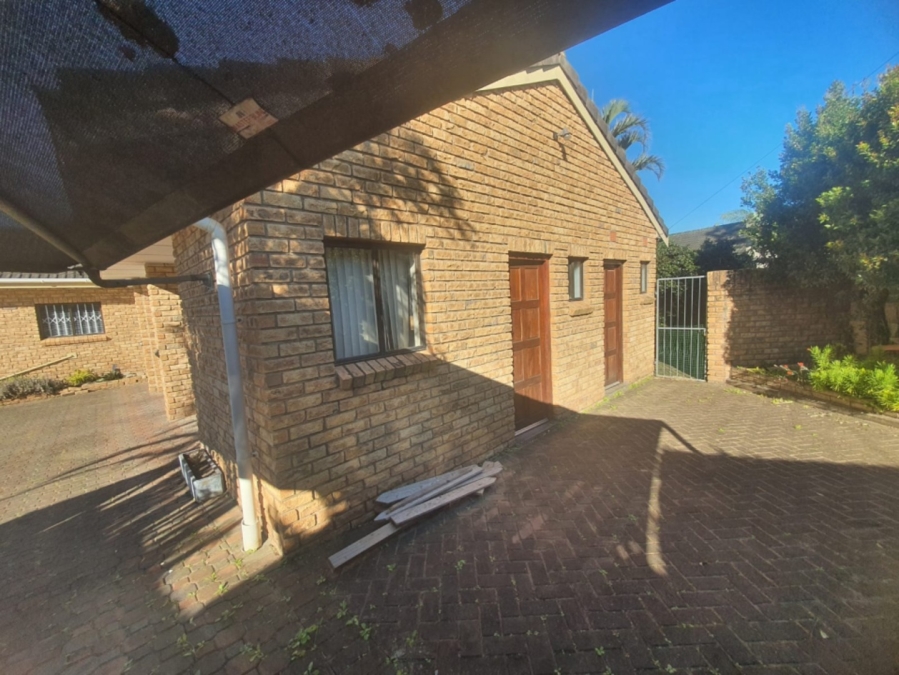 To Let 4 Bedroom Property for Rent in Beacon Bay Eastern Cape